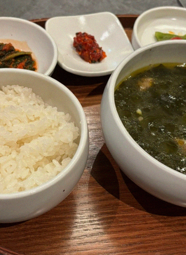 GOWOOGA Gangnam·Yeoksam · assorted Korean side dishes (banchan)