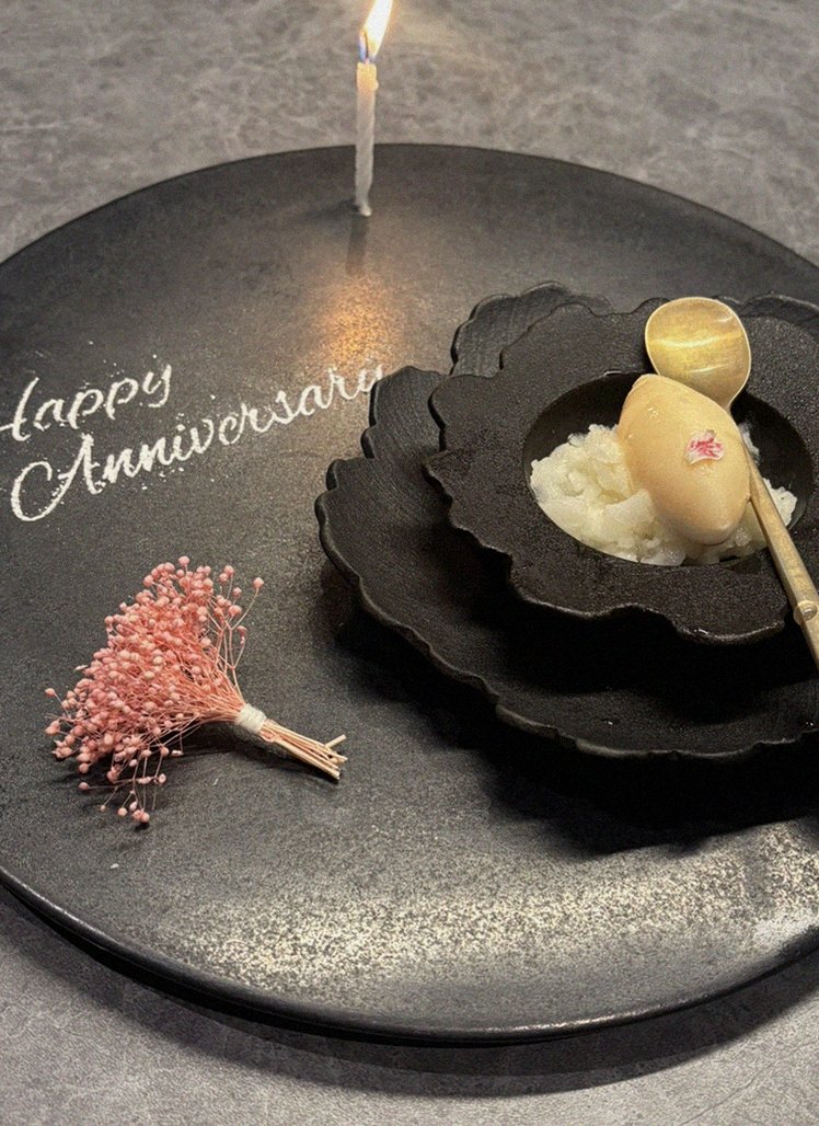 GOWOOGA Gangnam·Yeoksam · the signature Hanwoo showing — marbled beef cuts and caviar presented in a display chest