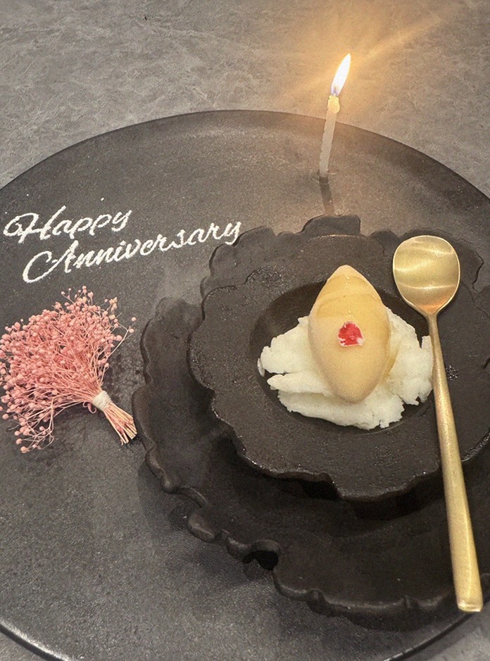 고우가 역삼점 강남 · 강남 한우오마카세 강남 룸식당 · 시그니처 한우 쇼잉 — 진열함에 담긴 마블링 한우와 캐비아