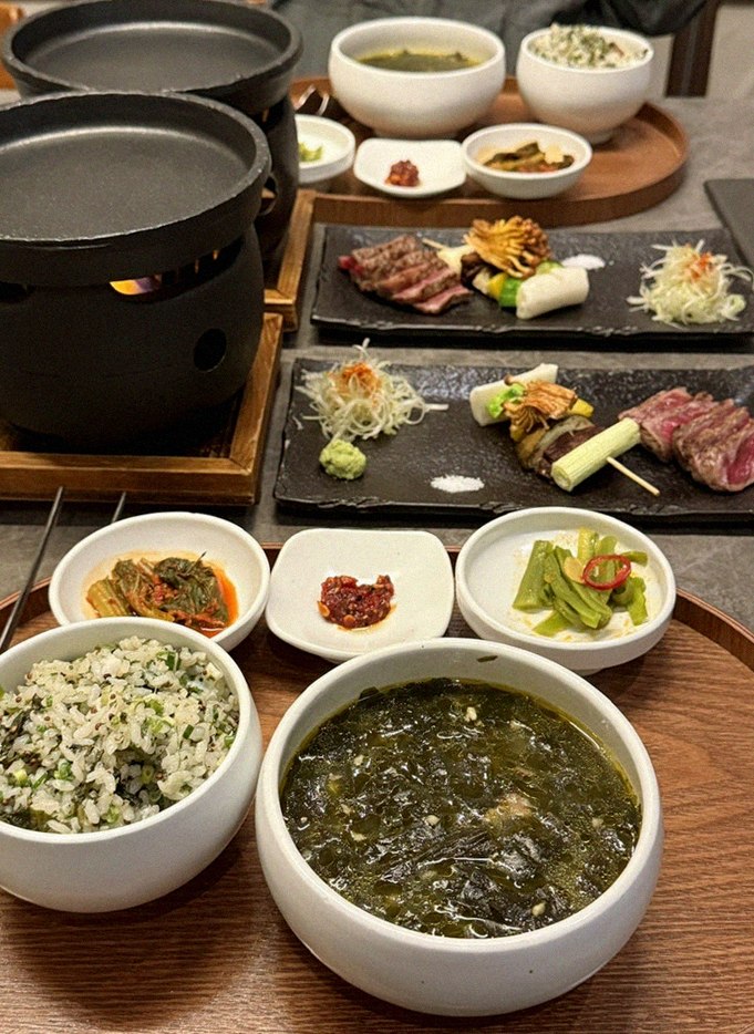 GOWOOGA Yeouido · 彩り豊かなおかず(バンチャン)