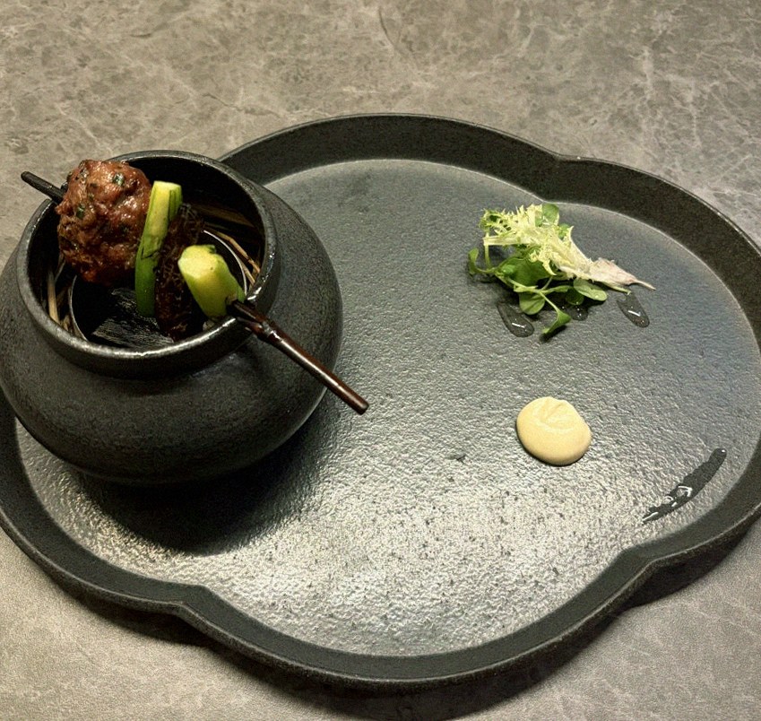 GOWOOGA Yeouido · 新鲜韩牛生拌牛肉