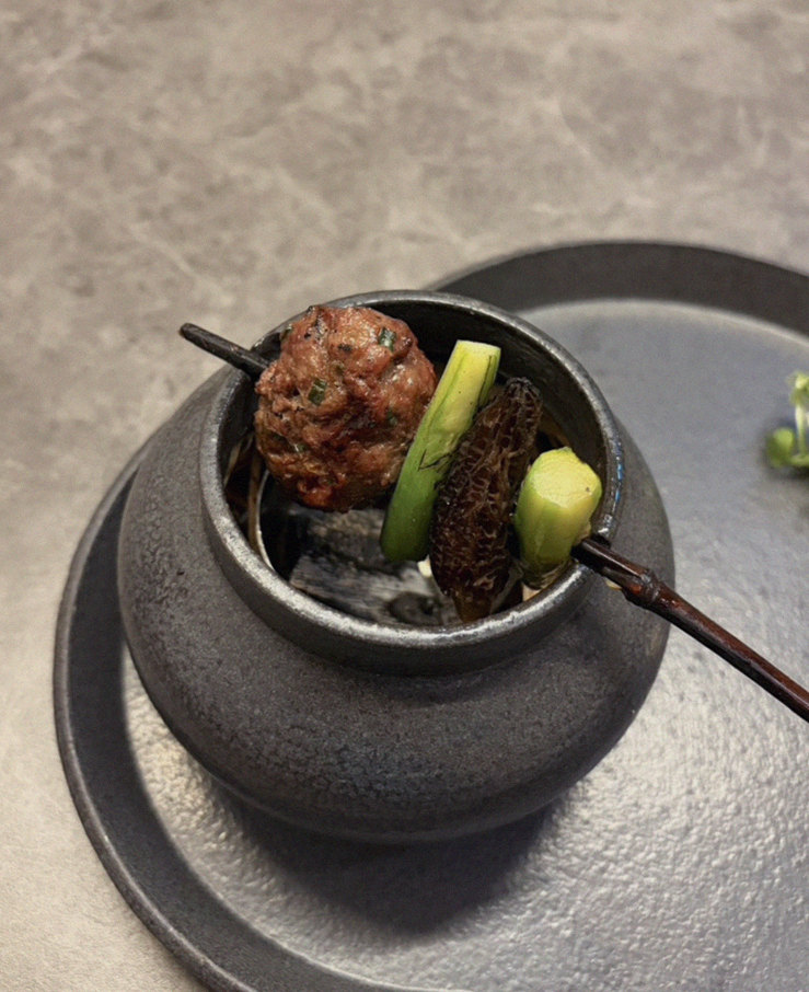 GOWOOGA Yeouido · 新鲜韩牛生拌牛肉