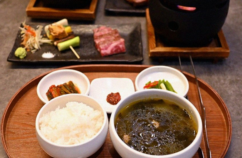 고우가 여의도점 · 여의도 룸식당 여의도 IFC 맛집 · 정갈하게 차려진 반찬과 곁들임 찬