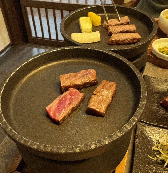고우가 여의도점 · 여의도 룸식당 더현대서울 맛집 · 비장탄 그릴 위에서 익어가는 한우
