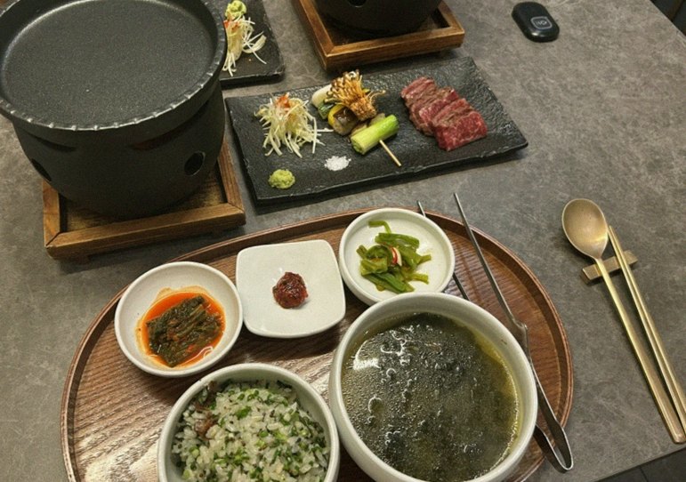 고우가 여의도점 · 여의도 룸식당 여의도 상견례 · 시그니처 한우 쇼잉 — 진열함에 담긴 마블링 한우와 캐비아