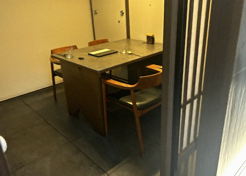 고우가 여의도점 · 여의도 룸식당 여의도 상견례 · 전 좌석 프라이빗 룸 내부 분위기