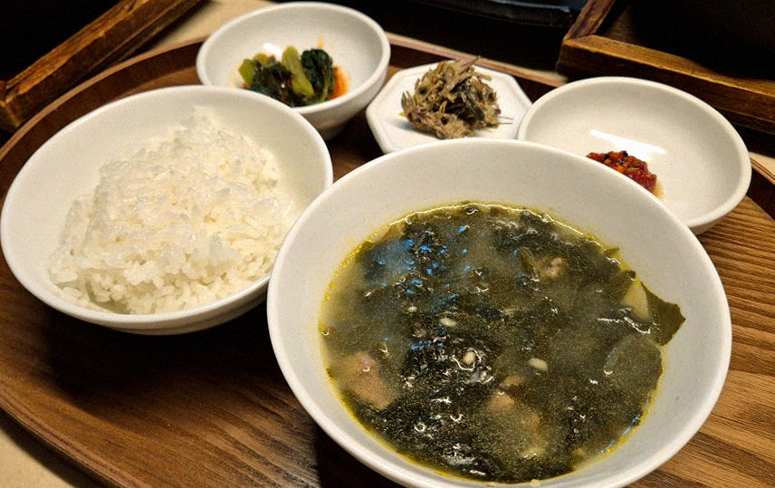 우아라 광화문점 · 광화문 한우오마카세 광화문 룸식당 · 따뜻하게 마무리하는 국물 요리