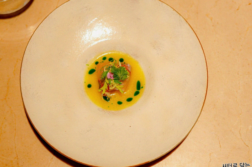 우아라 광화문점 · 광화문 한우오마카세 광화문 룸식당 · 신선한 한우 육회
