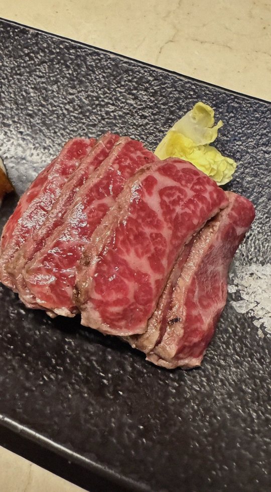 WOOARA Gwanghwamun · premium marbled Hanwoo beef presented before grilling
