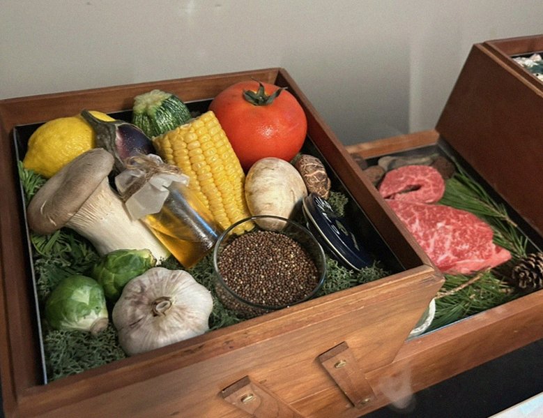 WOOARA Gwanghwamun · the signature Hanwoo showing — marbled beef cuts and caviar presented in a display chest