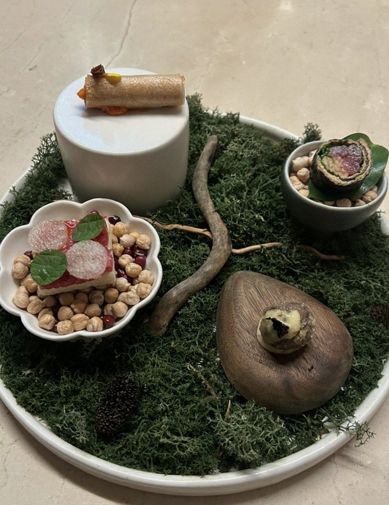 WOOARA Gwanghwamun · the signature Hanwoo showing — marbled beef cuts and caviar presented in a display chest