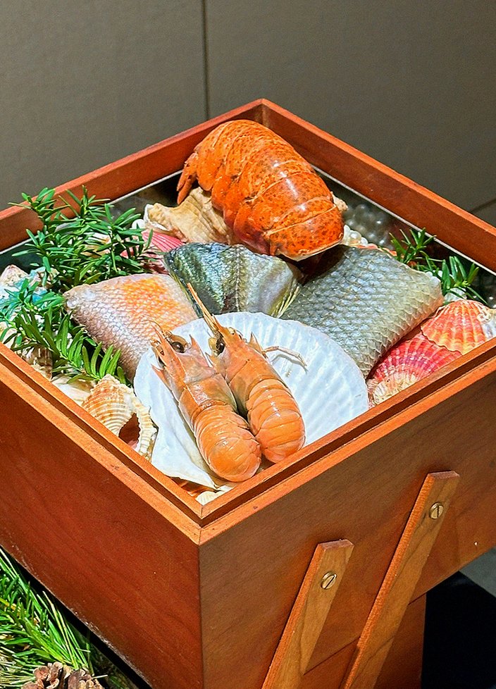 WOOARA Gwanghwamun · the signature Hanwoo showing — marbled beef cuts and caviar presented in a display chest