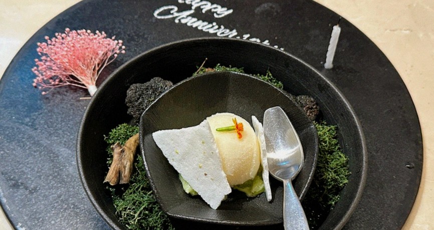 WOOARA Gwanghwamun · a plated course of Hanwoo beef