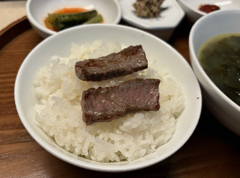 WOOARA Gwanghwamun · 食事コースとお供