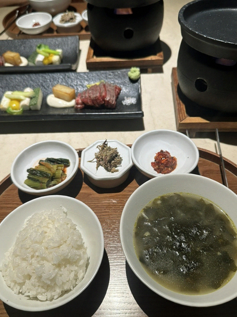 WOOARA Gwanghwamun · assorted Korean side dishes (banchan)