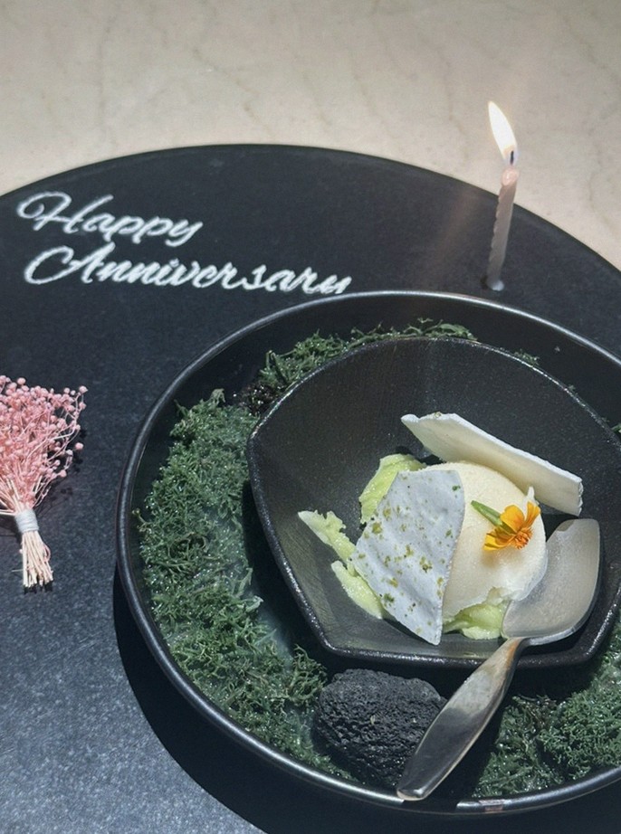 WOOARA Gwanghwamun · the signature Hanwoo showing — marbled beef cuts and caviar presented in a display chest