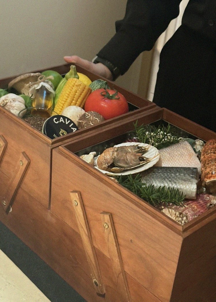 WOOARA Gwanghwamun · the signature Hanwoo showing — marbled beef cuts and caviar presented in a display chest