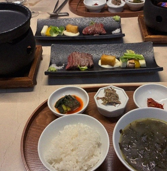 우아라 광화문점 · 광화문 한우오마카세 광화문 룸식당 · 식사 코스와 곁들임