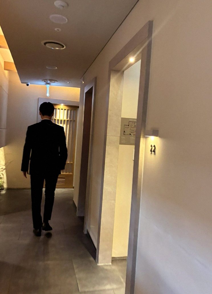우아라 광화문점 · 광화문 한우오마카세 광화문 룸식당 · 매장 입구와 안내