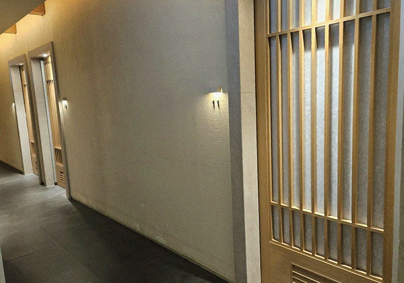 우아라 광화문점 · 광화문 한우오마카세 광화문 파인다이닝 · 매장 입구와 안내
