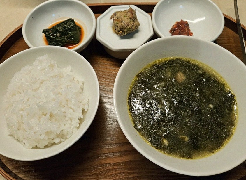 우아라 광화문점 · 광화문 한우오마카세 광화문 파인다이닝 · 식사 코스와 곁들임