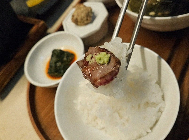 우아라 광화문점 · 광화문 한우오마카세 광화문 파인다이닝 · 신선한 한우 육회