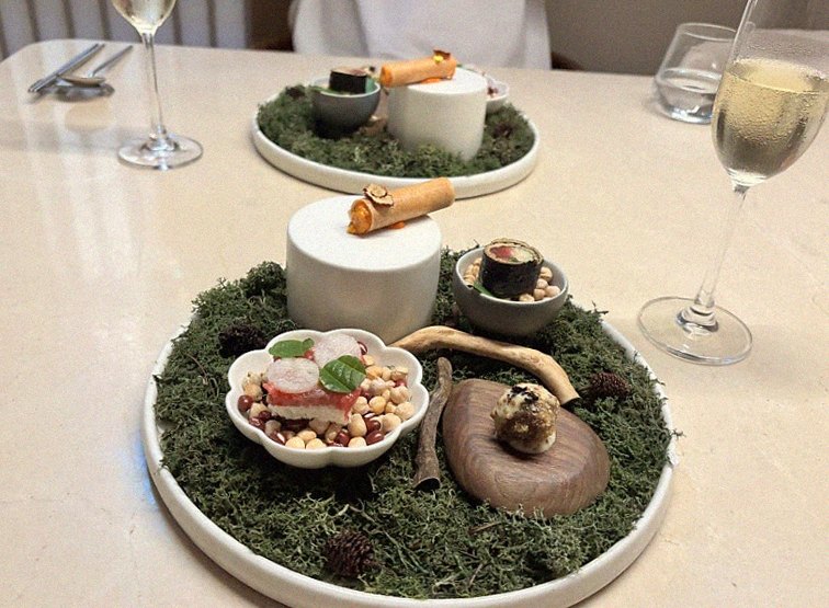 WOOARA Gwanghwamun · a plated course of Hanwoo beef
