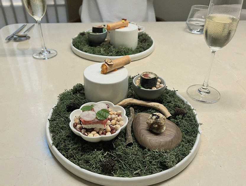 WOOARA Gwanghwamun · a plated course of Hanwoo beef