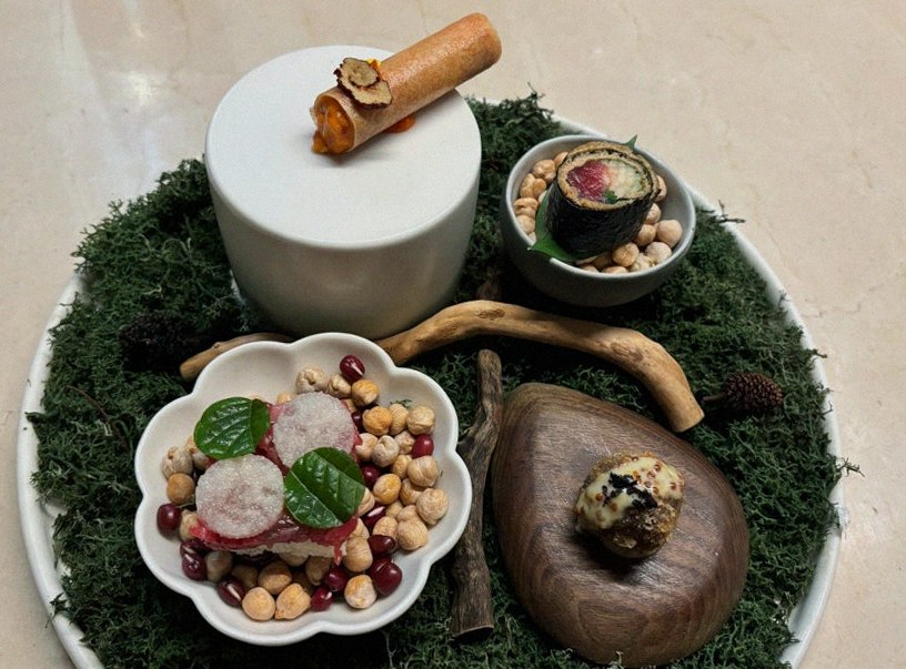WOOARA Gwanghwamun · the signature Hanwoo showing — marbled beef cuts and caviar presented in a display chest