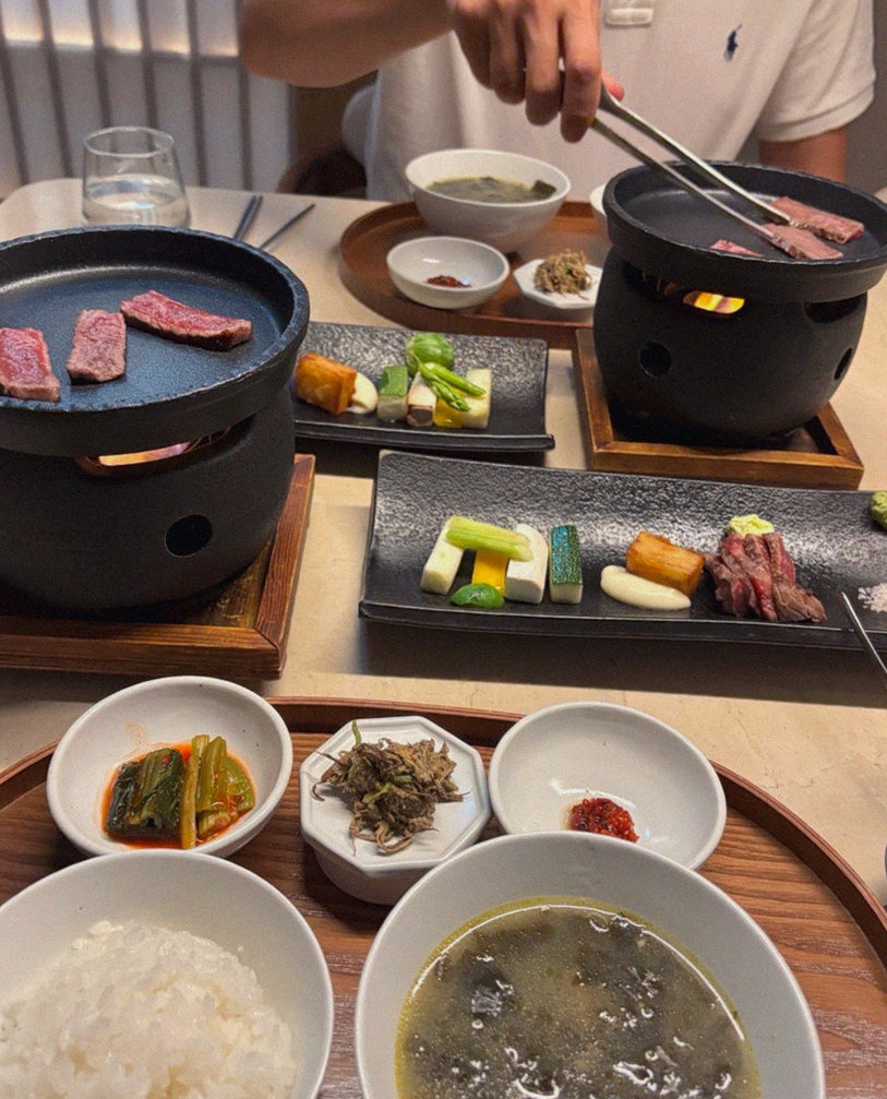 WOOARA Gwanghwamun · the signature Hanwoo showing — marbled beef cuts and caviar presented in a display chest