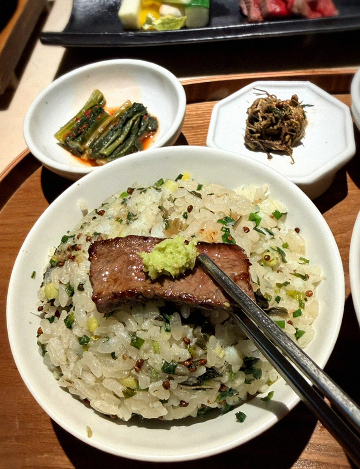 우아라 광화문점 · 광화문 한우오마카세 광화문 룸식당 · 식사 코스와 곁들임