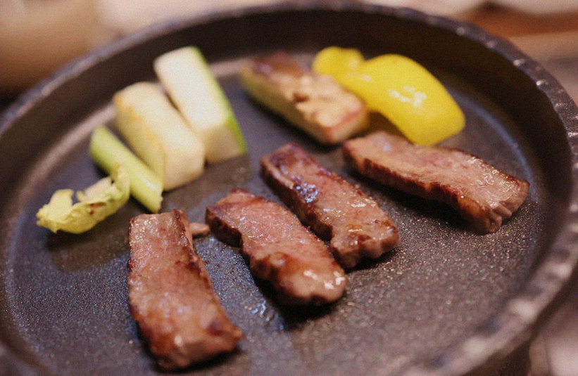 우아라 광화문점 · 광화문 한우오마카세 광화문 룸식당 · 비장탄 그릴 위에서 익어가는 한우