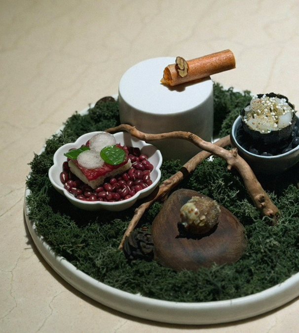WOOARA Gwanghwamun · the signature Hanwoo showing — marbled beef cuts and caviar presented in a display chest