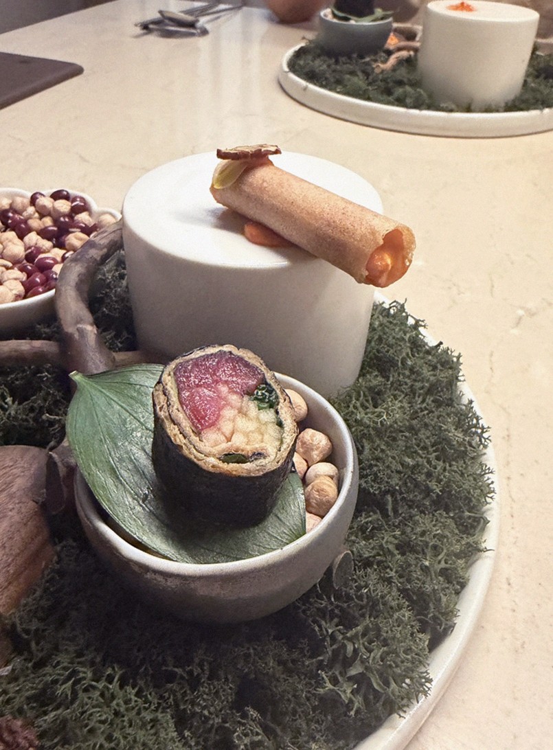 WOOARA Gwanghwamun · a plated course of Hanwoo beef