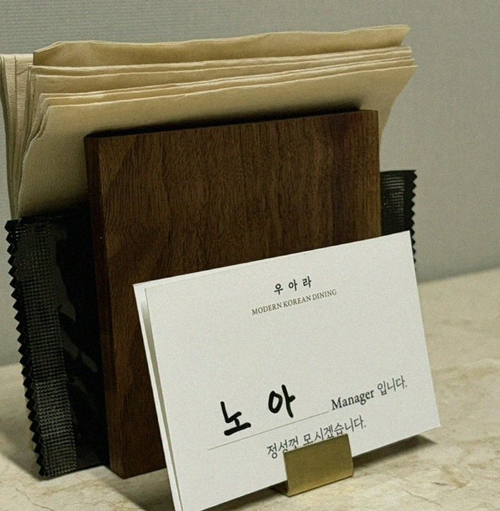 WOOARA Yeouido · シグネチャーの韓牛ショーイング — 木箱に盛られた霜降り韓牛とキャビア