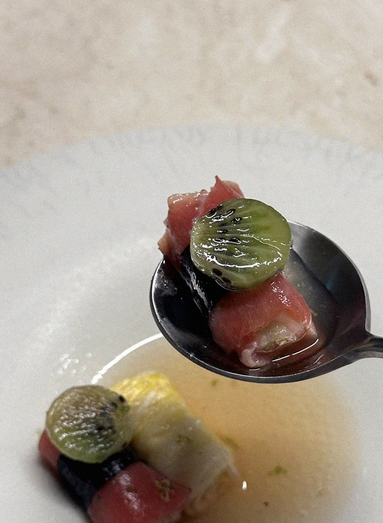 우아라 여의도점 · 여의도 룸식당 여의도 맛집 · 한 접시씩 정성껏 플레이팅된 한우 코스 요리