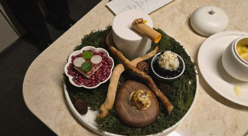 우아라 여의도점 · 여의도 룸식당 여의도 맛집 · 한 접시씩 정성껏 플레이팅된 한우 코스 요리