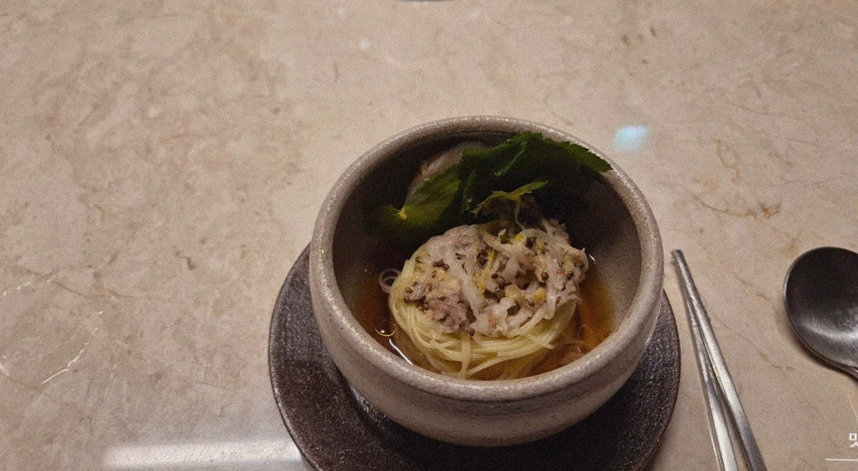 우아라 여의도점 · 여의도 룸식당 여의도 맛집 · 따뜻하게 마무리하는 국물 요리