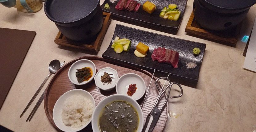 우아라 여의도점 · 여의도 룸식당 여의도 맛집 · 시그니처 한우 쇼잉 — 진열함에 담긴 마블링 한우와 캐비아