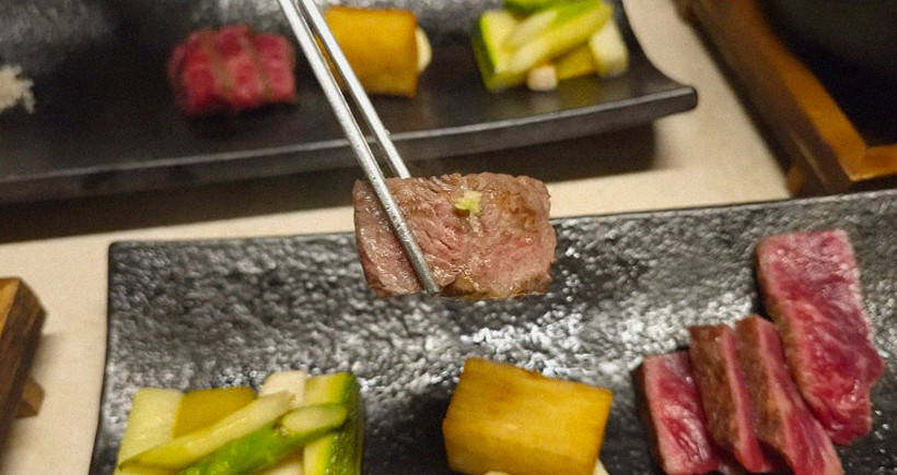 우아라 여의도점 · 여의도 룸식당 여의도 맛집 · 한 접시씩 정성껏 플레이팅된 한우 코스 요리