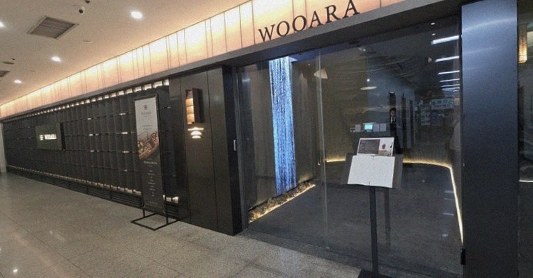 WOOARA Yeouido · restaurant entrance and signage