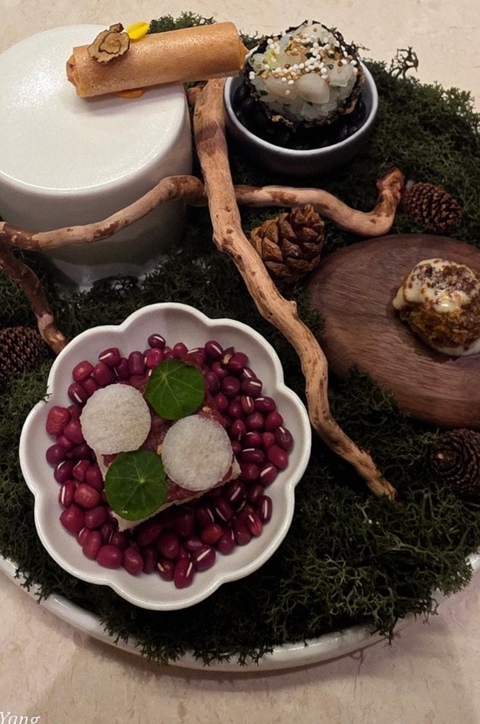 WOOARA Yeouido · the signature Hanwoo showing — marbled beef cuts and caviar presented in a display chest