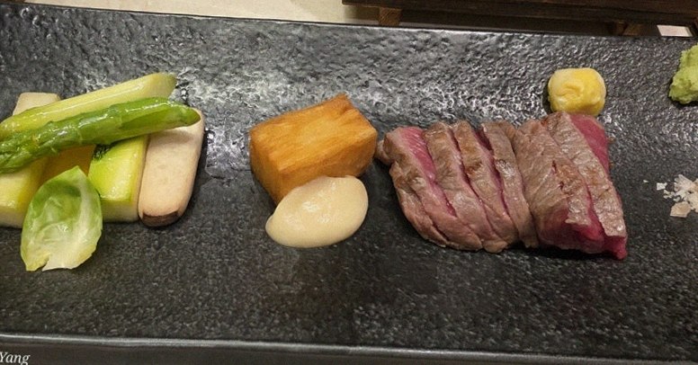 WOOARA Yeouido · a plated course of Hanwoo beef