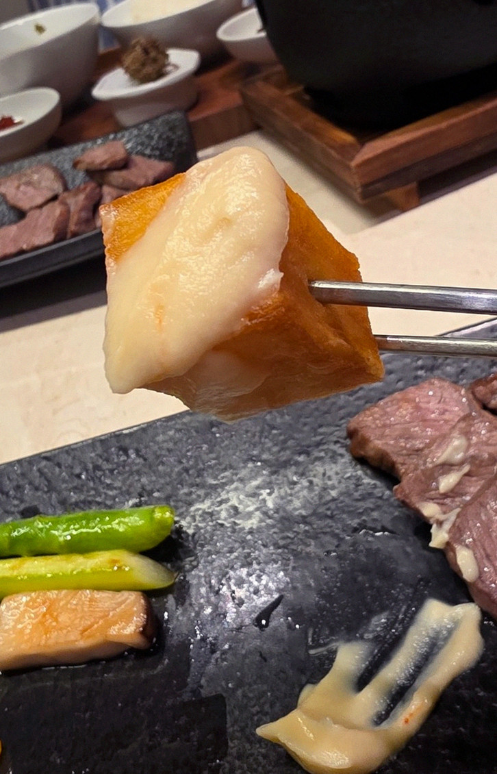 WOOARA Yeouido · seafood course served alongside the beef
