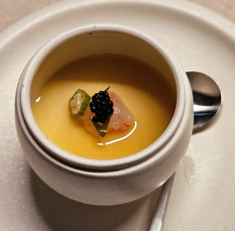 우아라 여의도점 · 여의도 룸식당 여의도 맛집 · 한 접시씩 정성껏 플레이팅된 한우 코스 요리