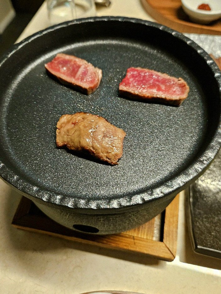 우아라 여의도점 · 여의도 룸식당 여의도 맛집 · 비장탄 그릴 위에서 익어가는 한우