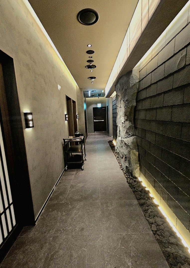 우아라 여의도점 · 여의도 룸식당 여의도 맛집 · 전 좌석 프라이빗 룸 내부 분위기
