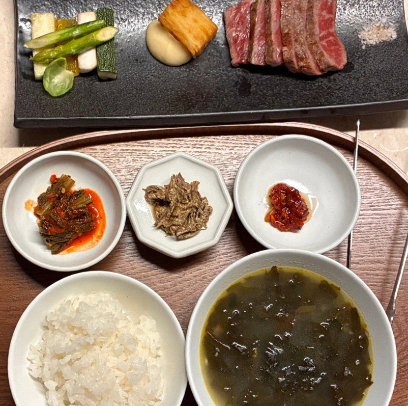 WOOARA Yeouido · assorted Korean side dishes (banchan)