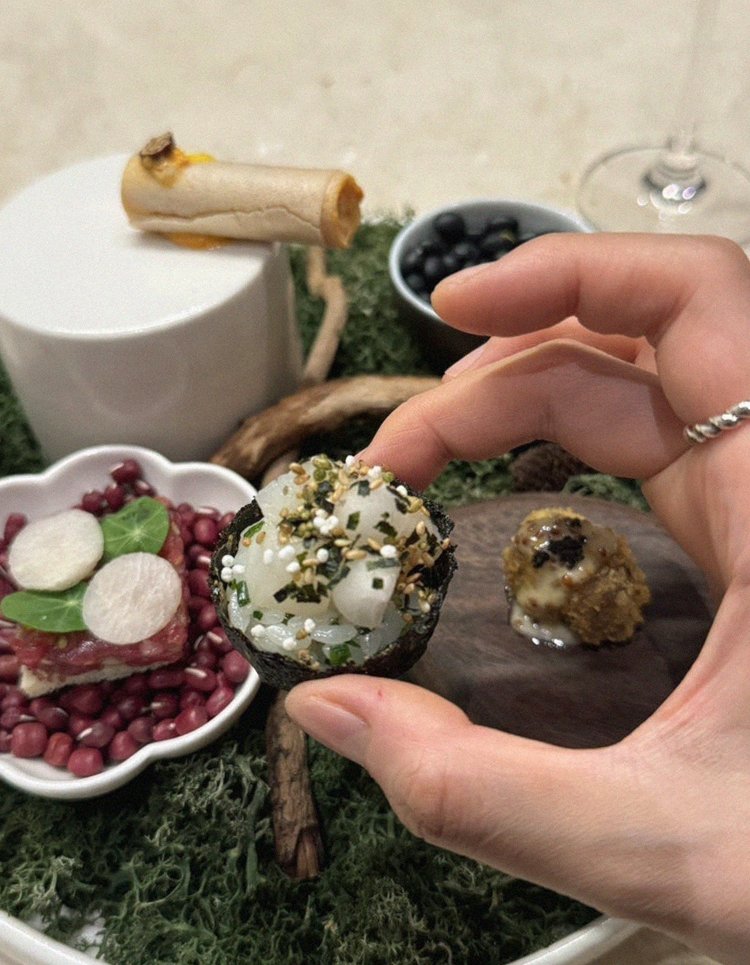 우아라 여의도점 · 여의도 룸식당 여의도 맛집 · 신선한 한우 육회