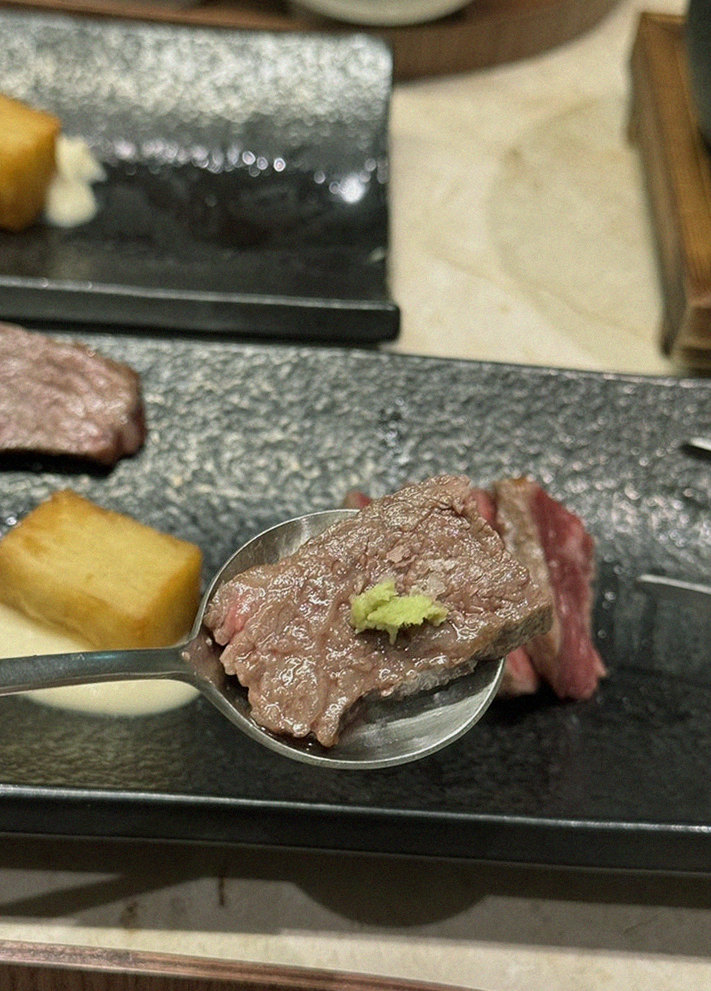 우아라 여의도점 · 여의도 룸식당 여의도 맛집 · 신선한 한우 육회